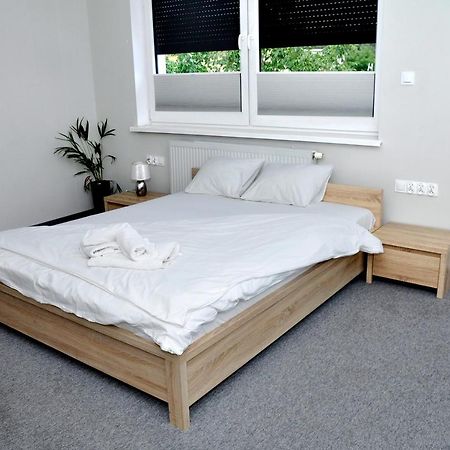 Pokoje, Apartamenty, Restauracja Marcus Oborniki Exteriér fotografie