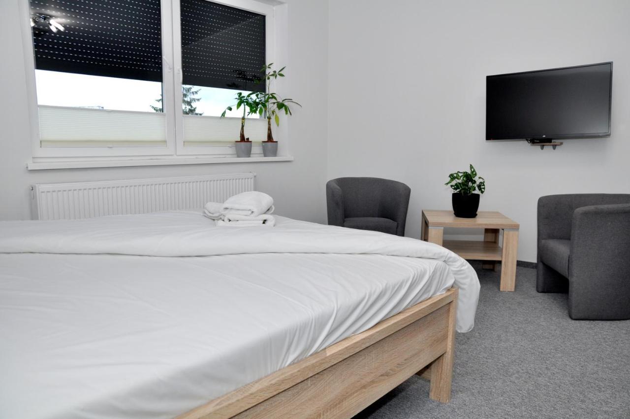 Pokoje, Apartamenty, Restauracja Marcus Oborniki Exteriér fotografie