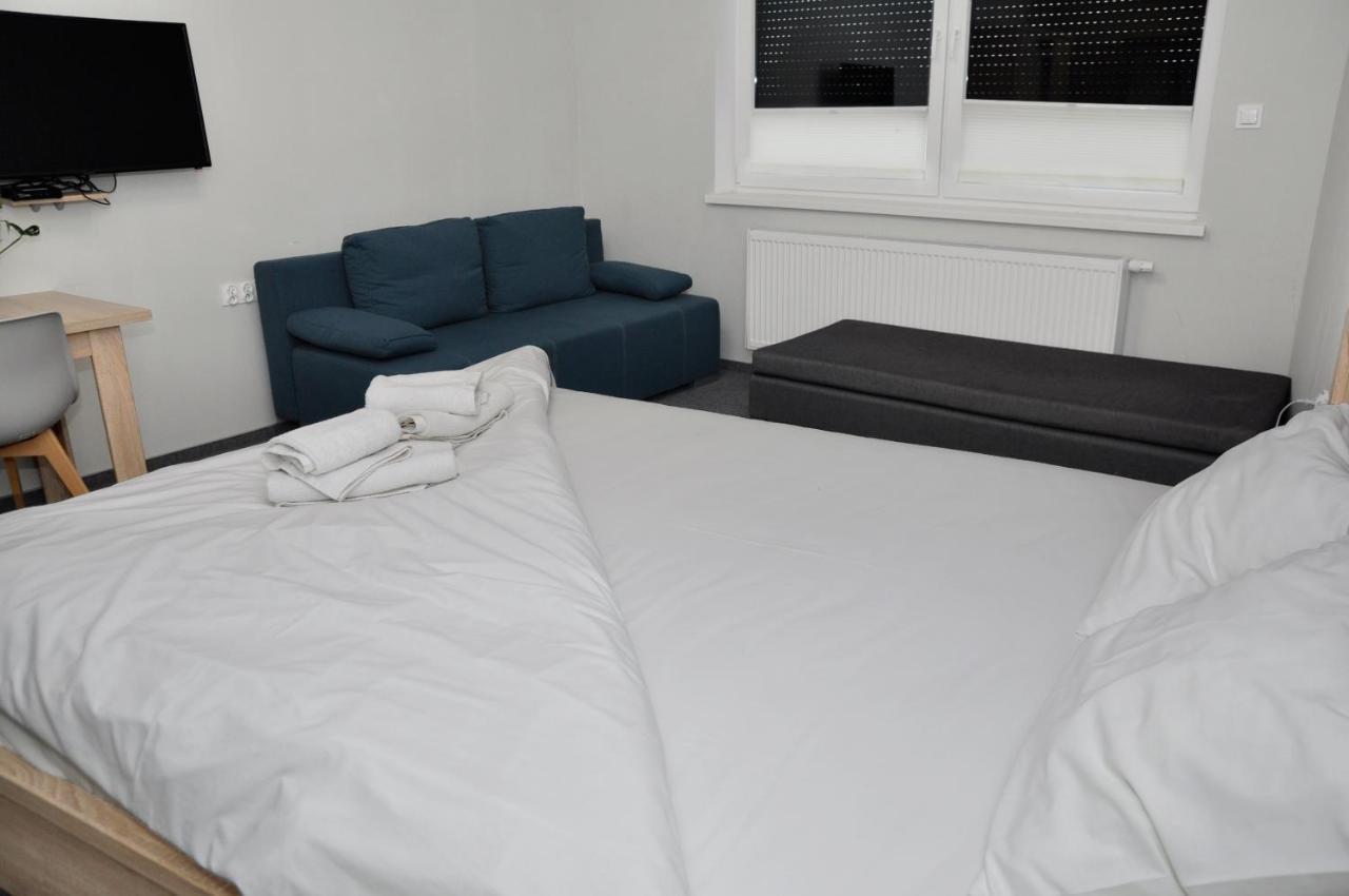 Pokoje, Apartamenty, Restauracja Marcus Oborniki Exteriér fotografie