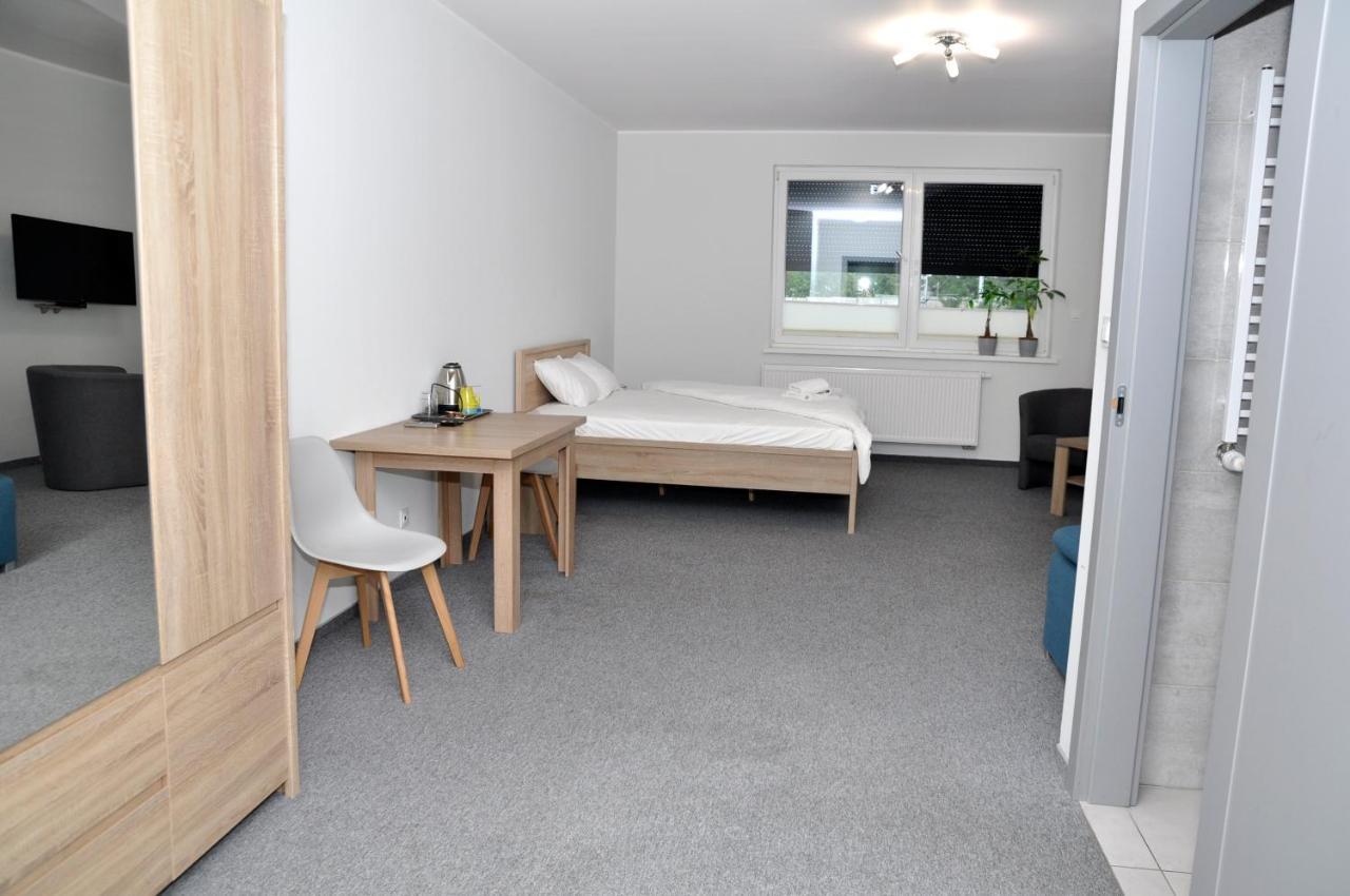 Pokoje, Apartamenty, Restauracja Marcus Oborniki Exteriér fotografie