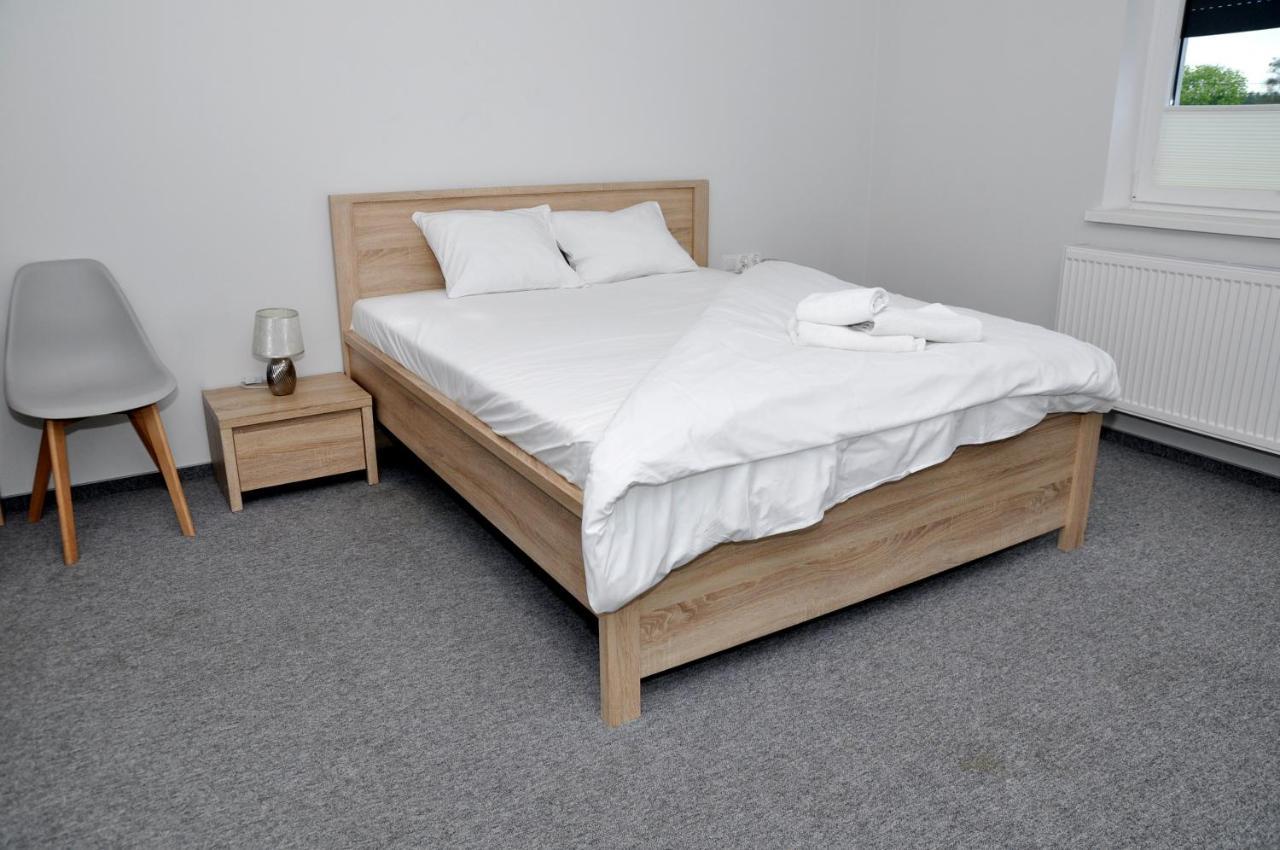 Pokoje, Apartamenty, Restauracja Marcus Oborniki Exteriér fotografie