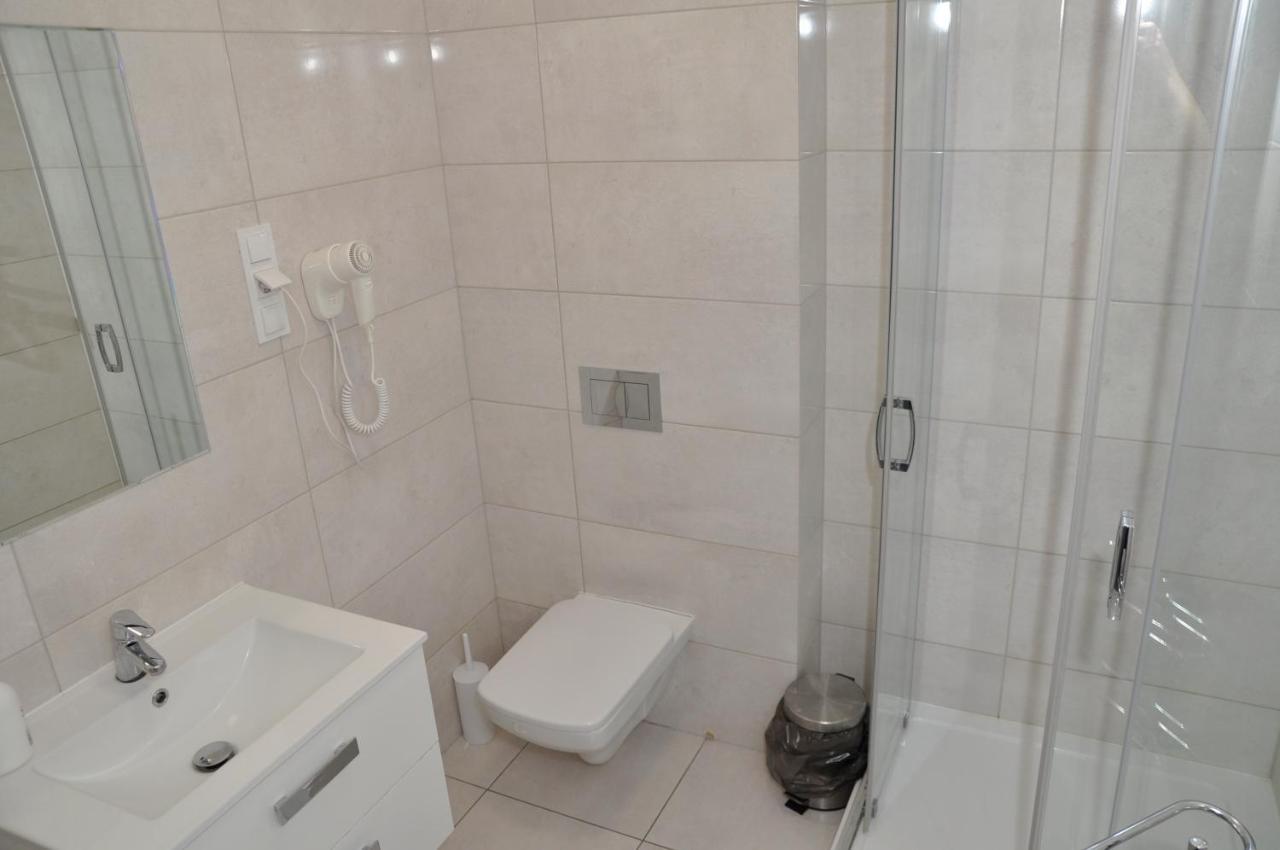 Pokoje, Apartamenty, Restauracja Marcus Oborniki Exteriér fotografie