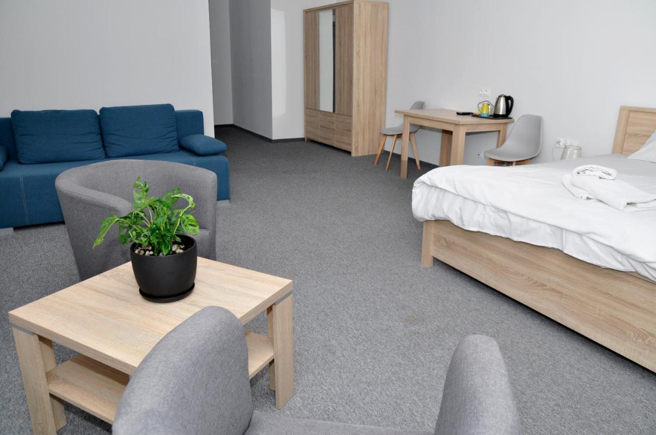 Pokoje, Apartamenty, Restauracja Marcus Oborniki Exteriér fotografie