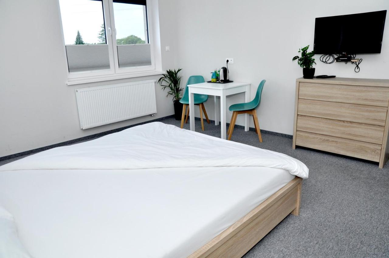 Pokoje, Apartamenty, Restauracja Marcus Oborniki Exteriér fotografie